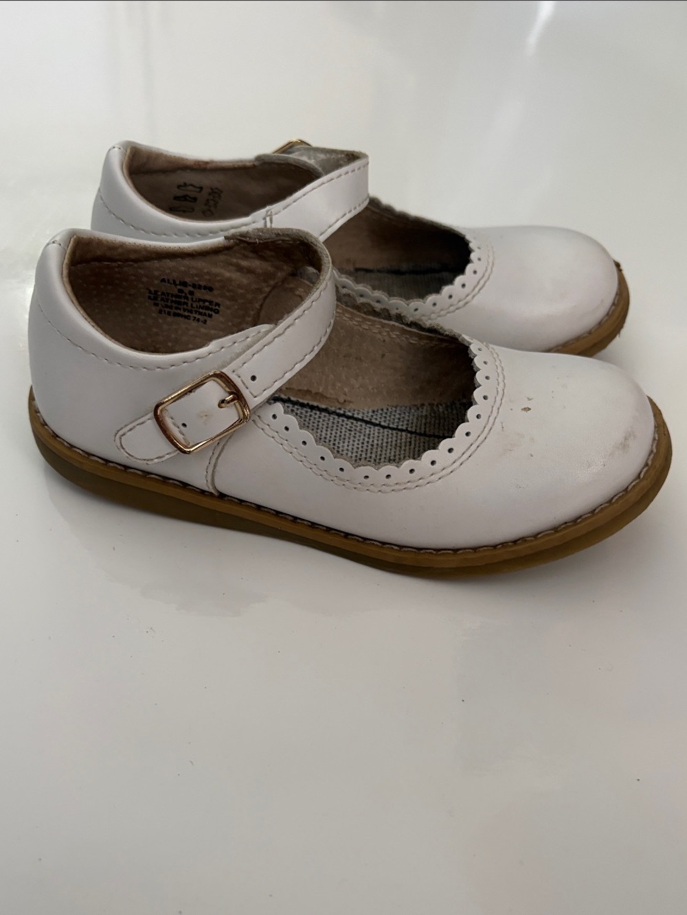 Footmates White Mary Jane Girls Dress Shoes with Gold Buckle